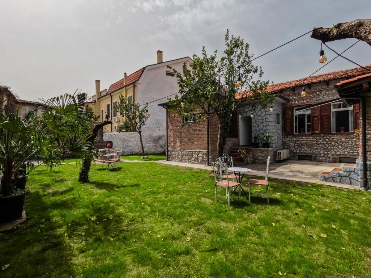 Intown Guesthouse Shkodër Exterior foto