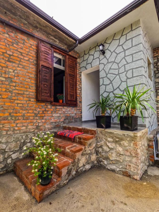 Intown Guesthouse Shkodër Exterior foto