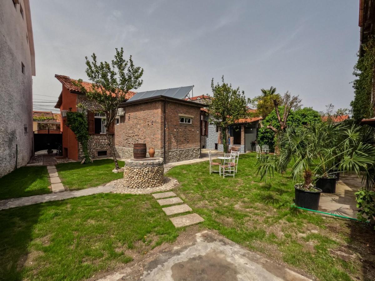 Intown Guesthouse Shkodër Exterior foto