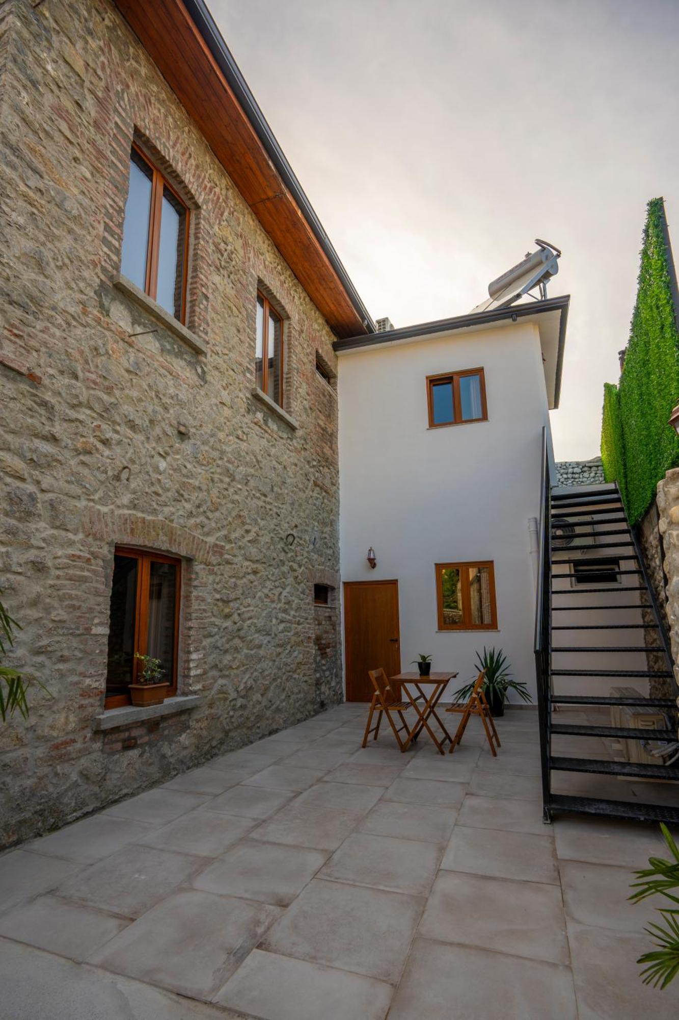 Intown Guesthouse Shkodër Exterior foto
