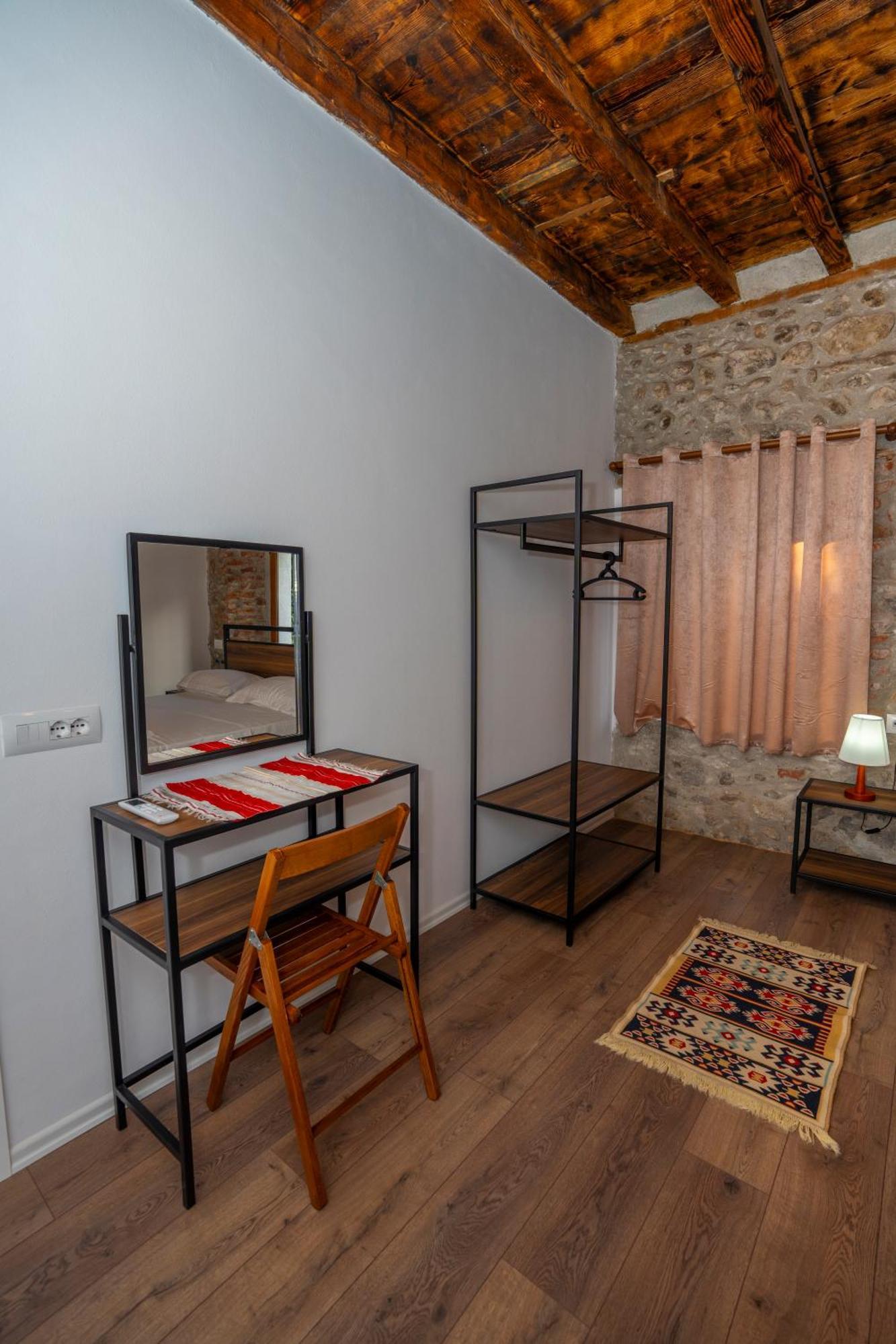 Intown Guesthouse Shkodër Exterior foto