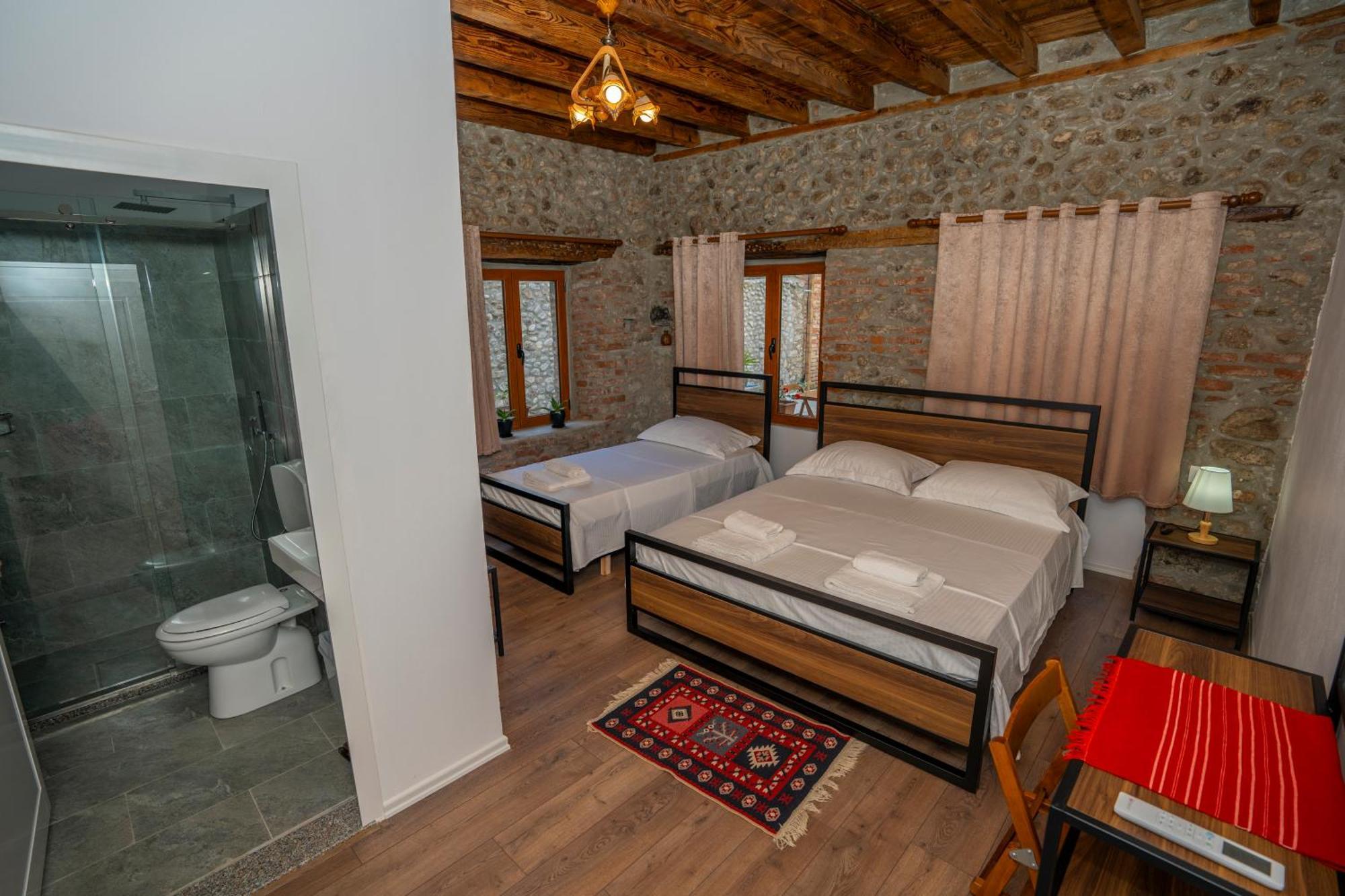 Intown Guesthouse Shkodër Exterior foto