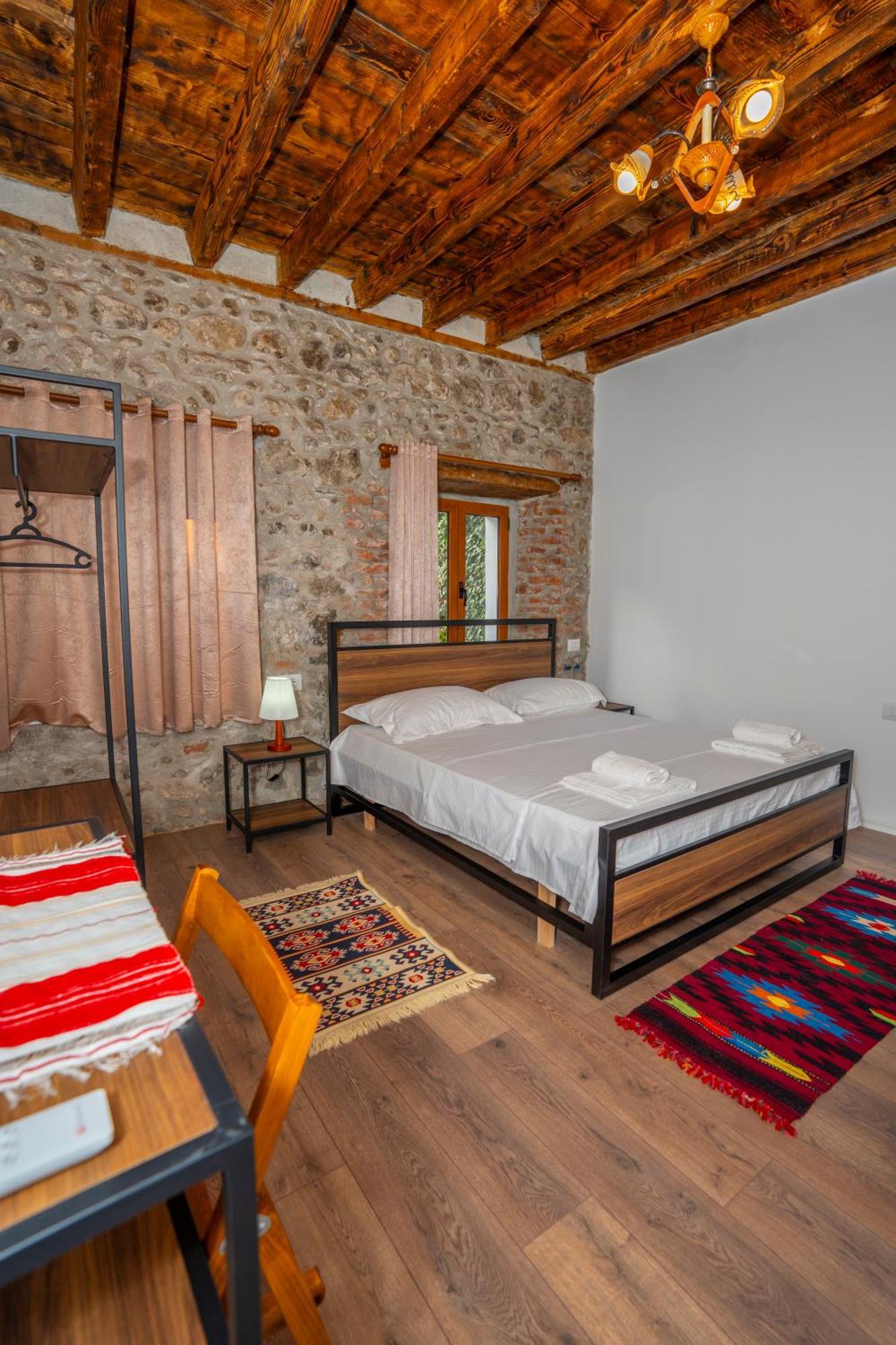 Intown Guesthouse Shkodër Exterior foto