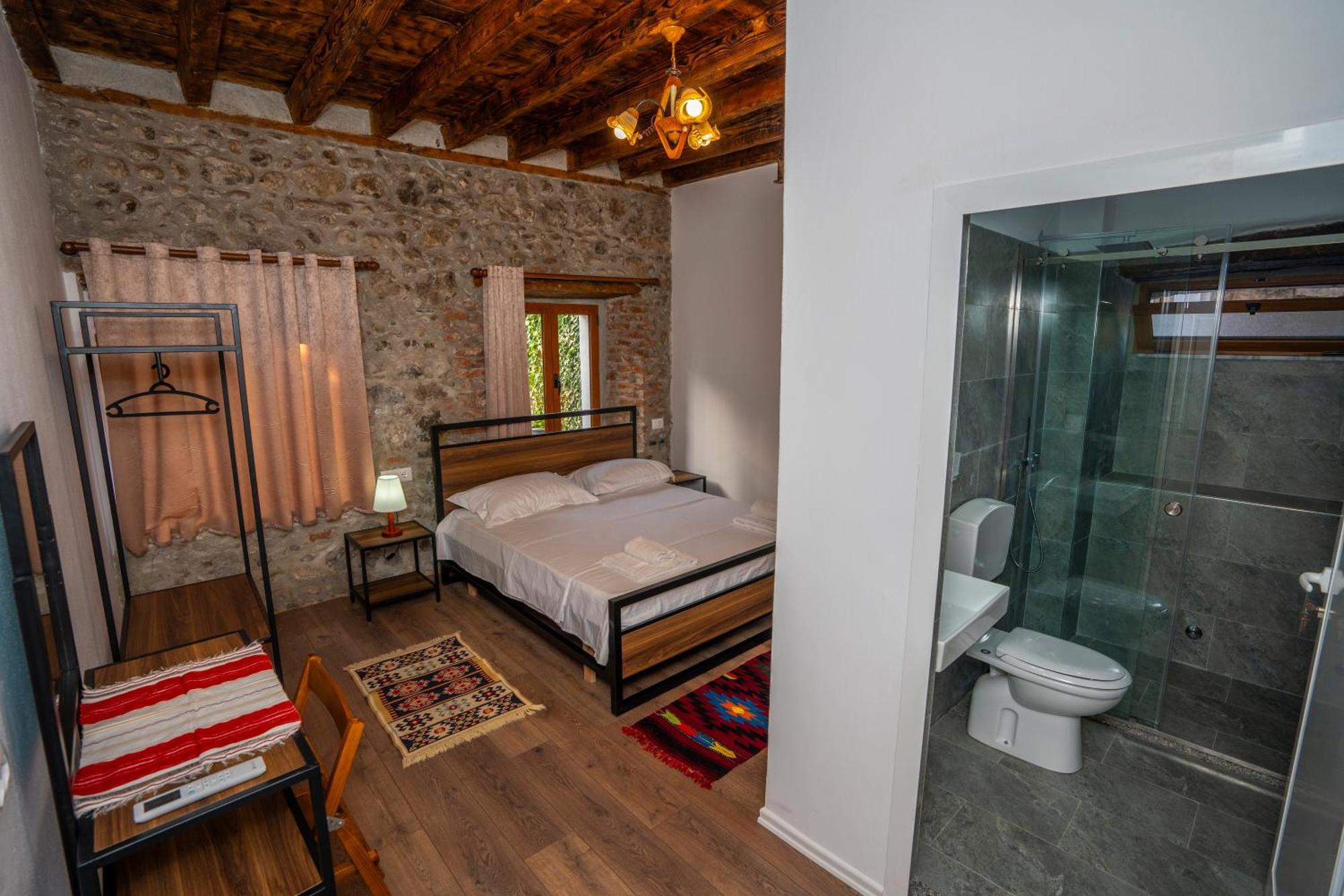 Intown Guesthouse Shkodër Exterior foto